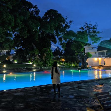 Amaan Ocean Hotel Kihinani Bububu 外观 照片