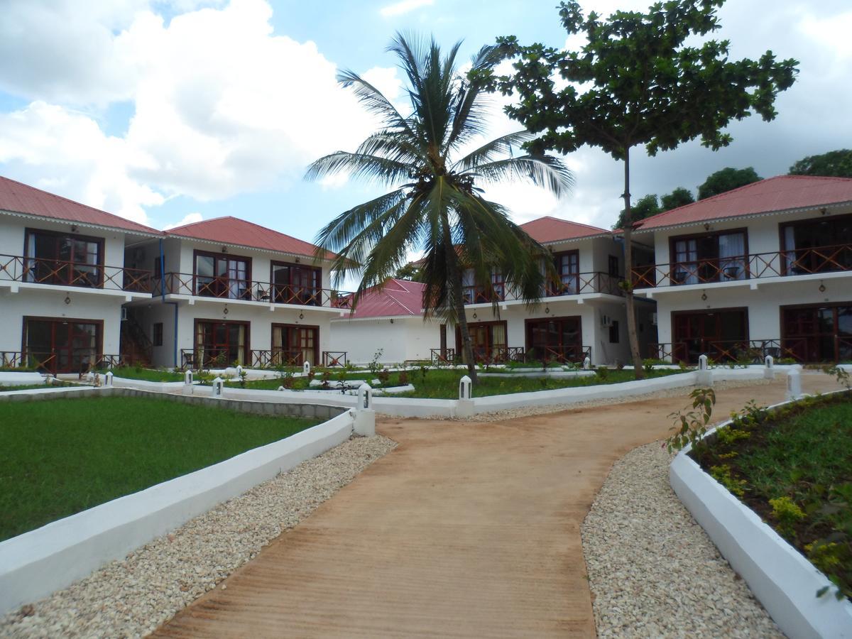 Amaan Ocean Hotel Kihinani Bububu 外观 照片