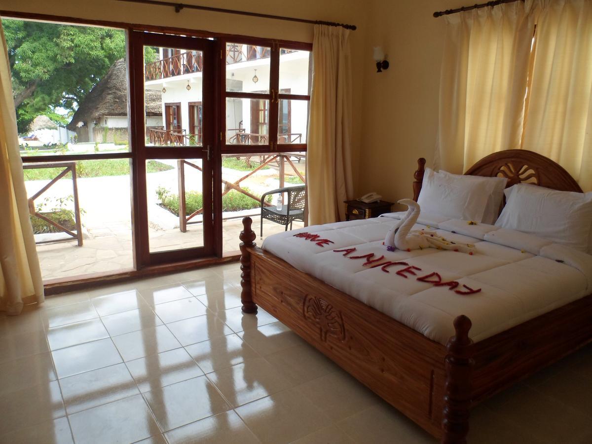 Amaan Ocean Hotel Kihinani Bububu 外观 照片