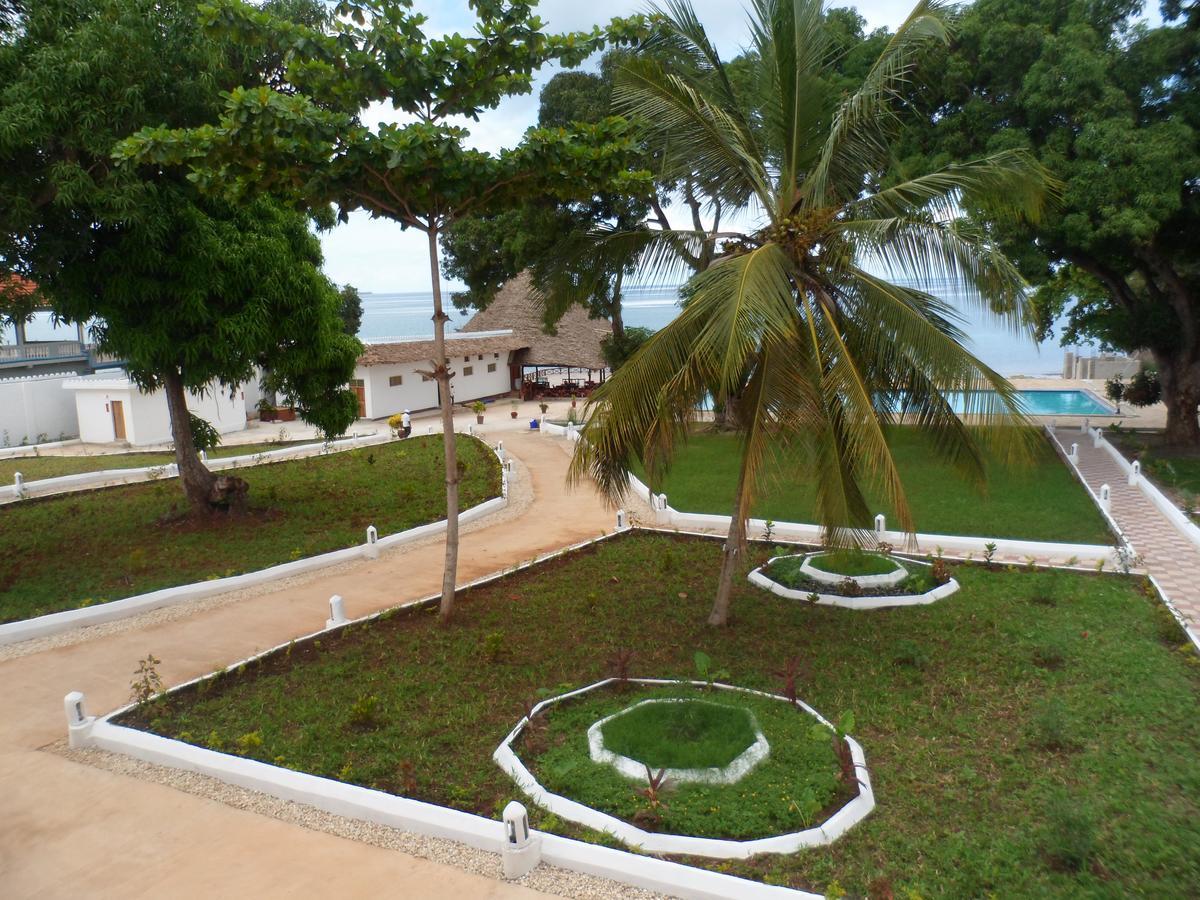 Amaan Ocean Hotel Kihinani Bububu 外观 照片