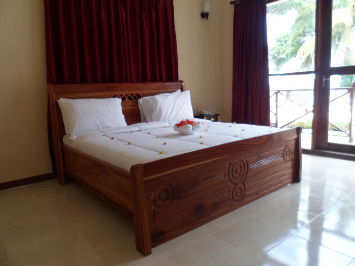 Amaan Ocean Hotel Kihinani Bububu 外观 照片