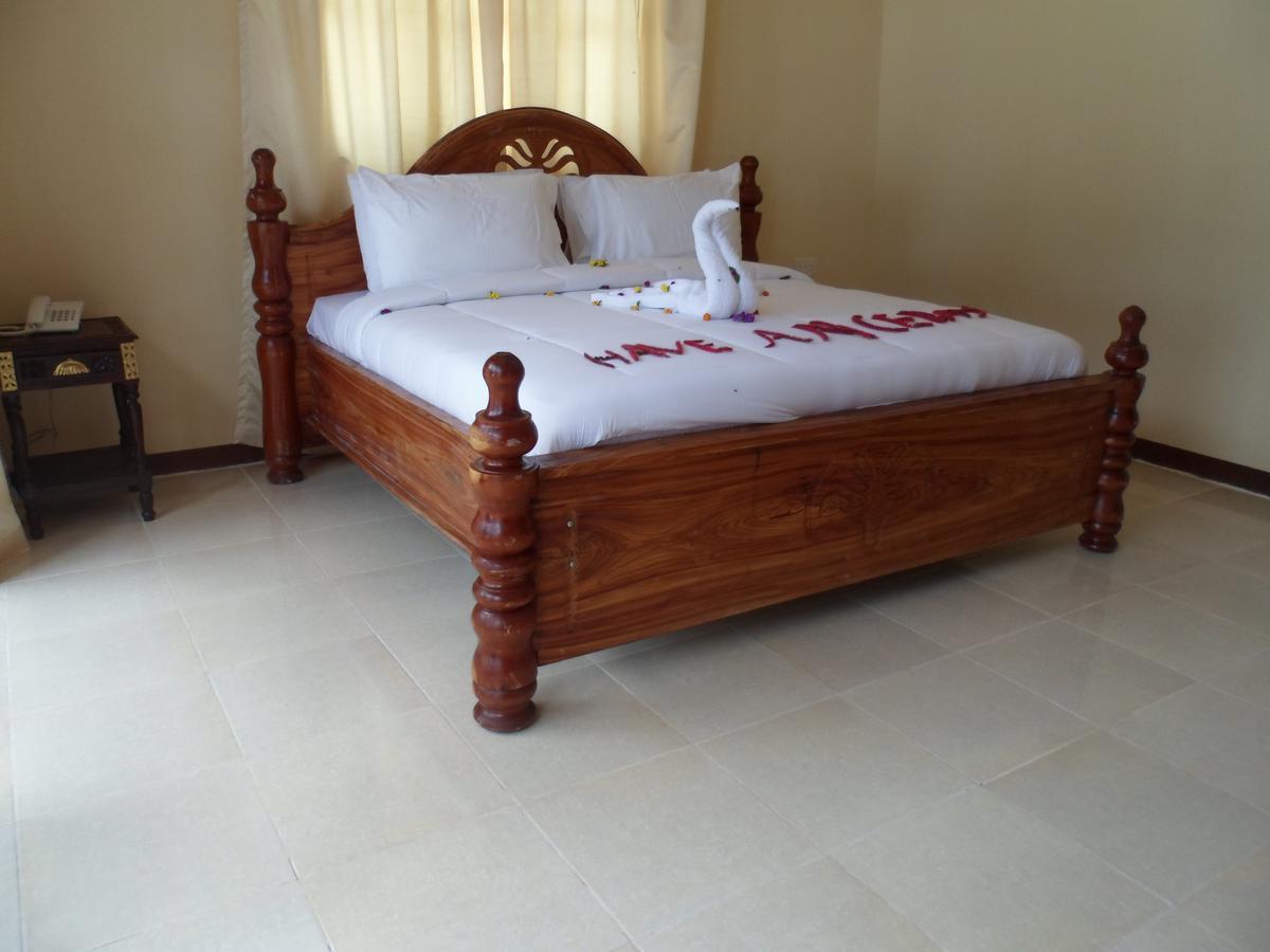 Amaan Ocean Hotel Kihinani Bububu 外观 照片
