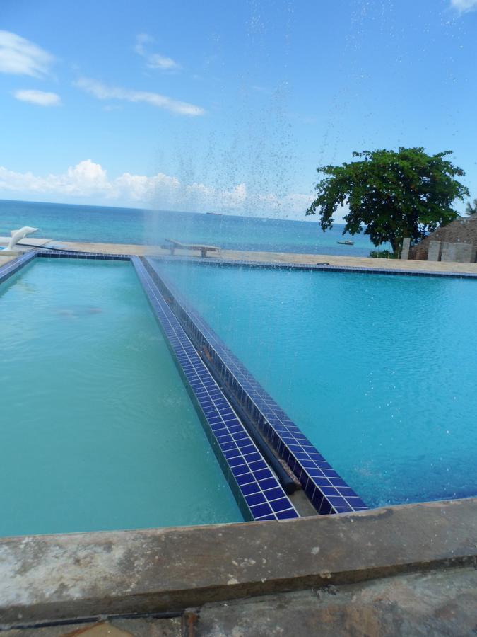 Amaan Ocean Hotel Kihinani Bububu 外观 照片