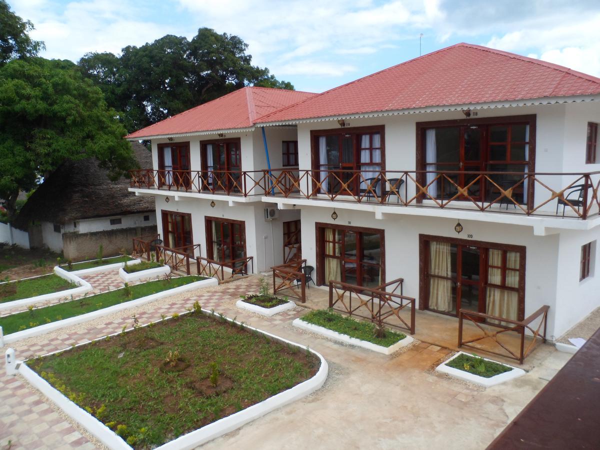 Amaan Ocean Hotel Kihinani Bububu 外观 照片