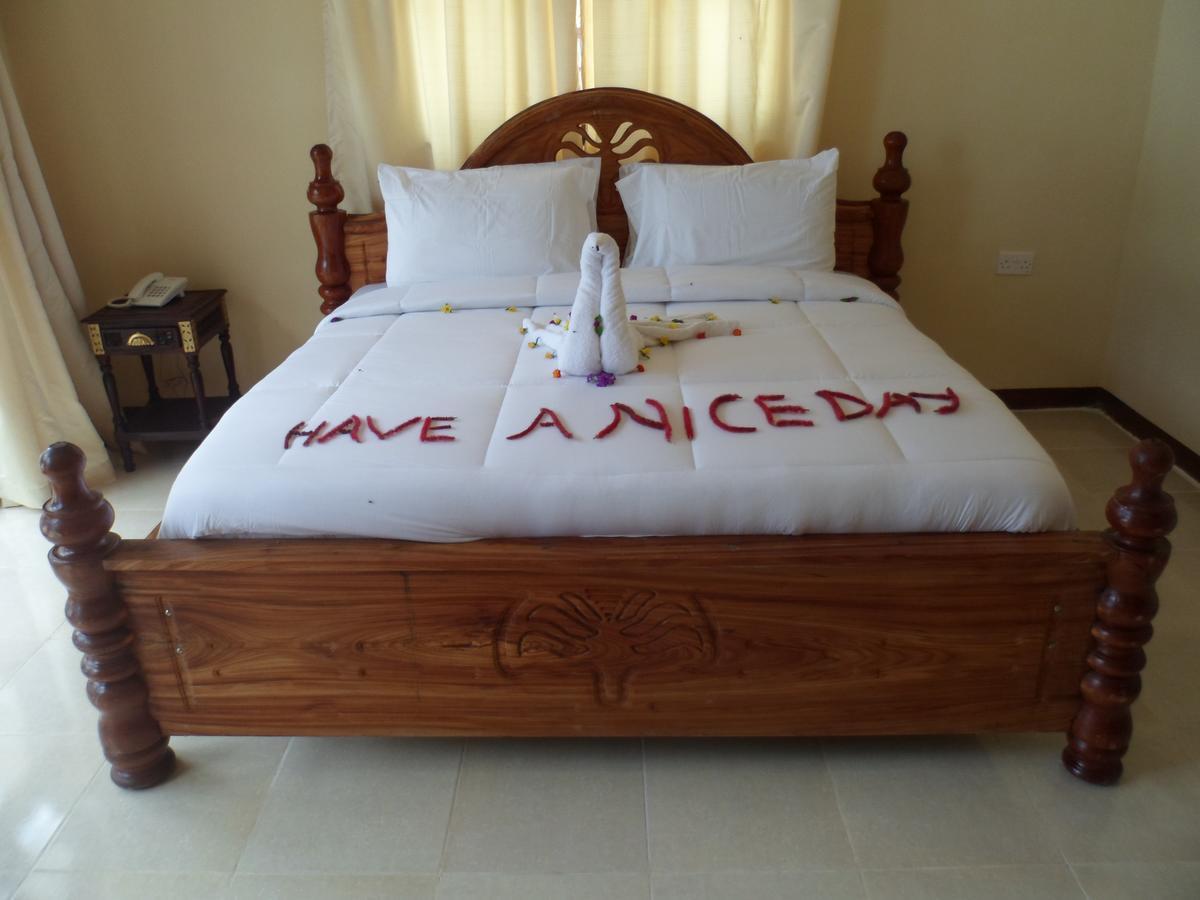 Amaan Ocean Hotel Kihinani Bububu 外观 照片