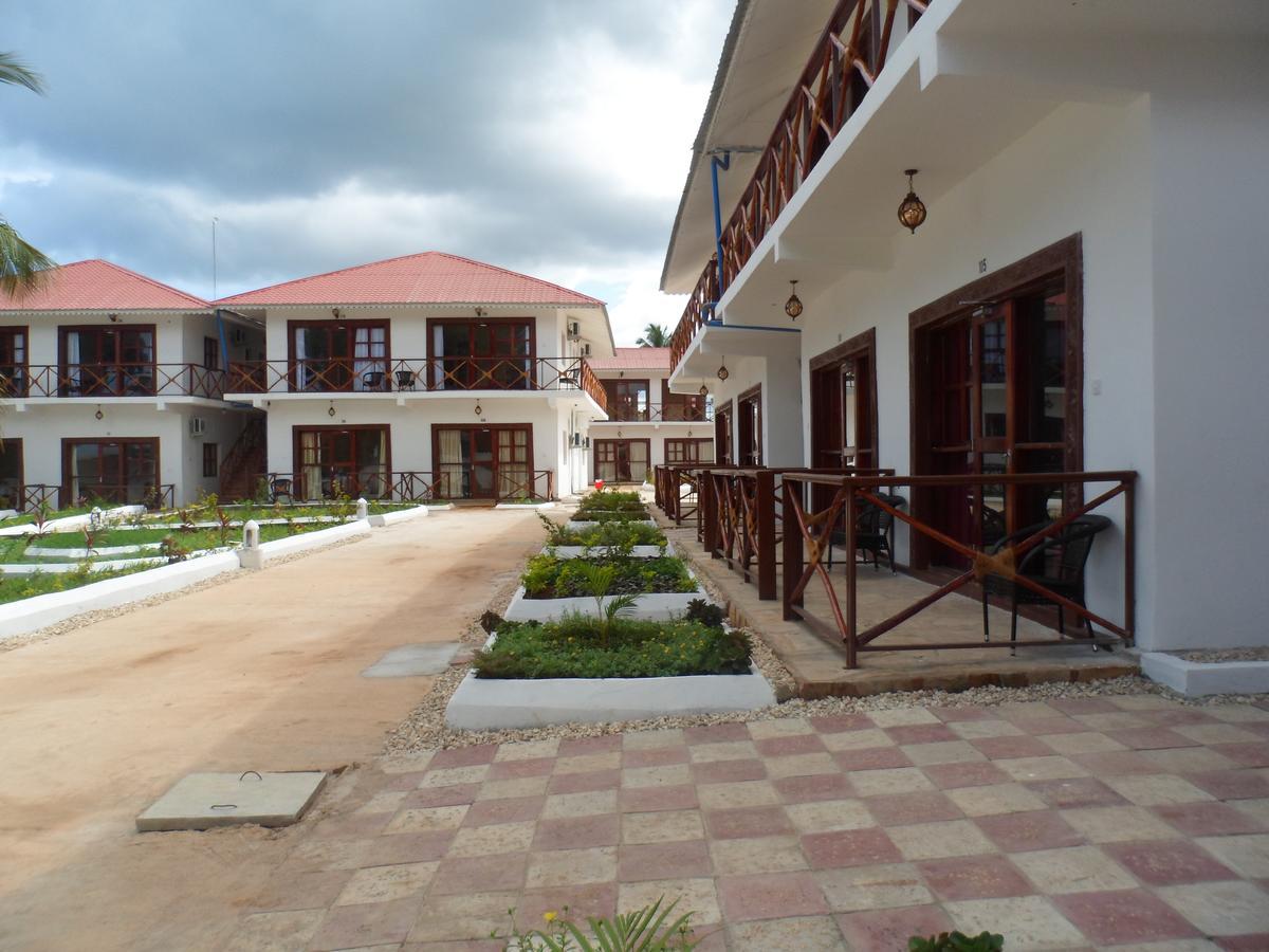 Amaan Ocean Hotel Kihinani Bububu 外观 照片