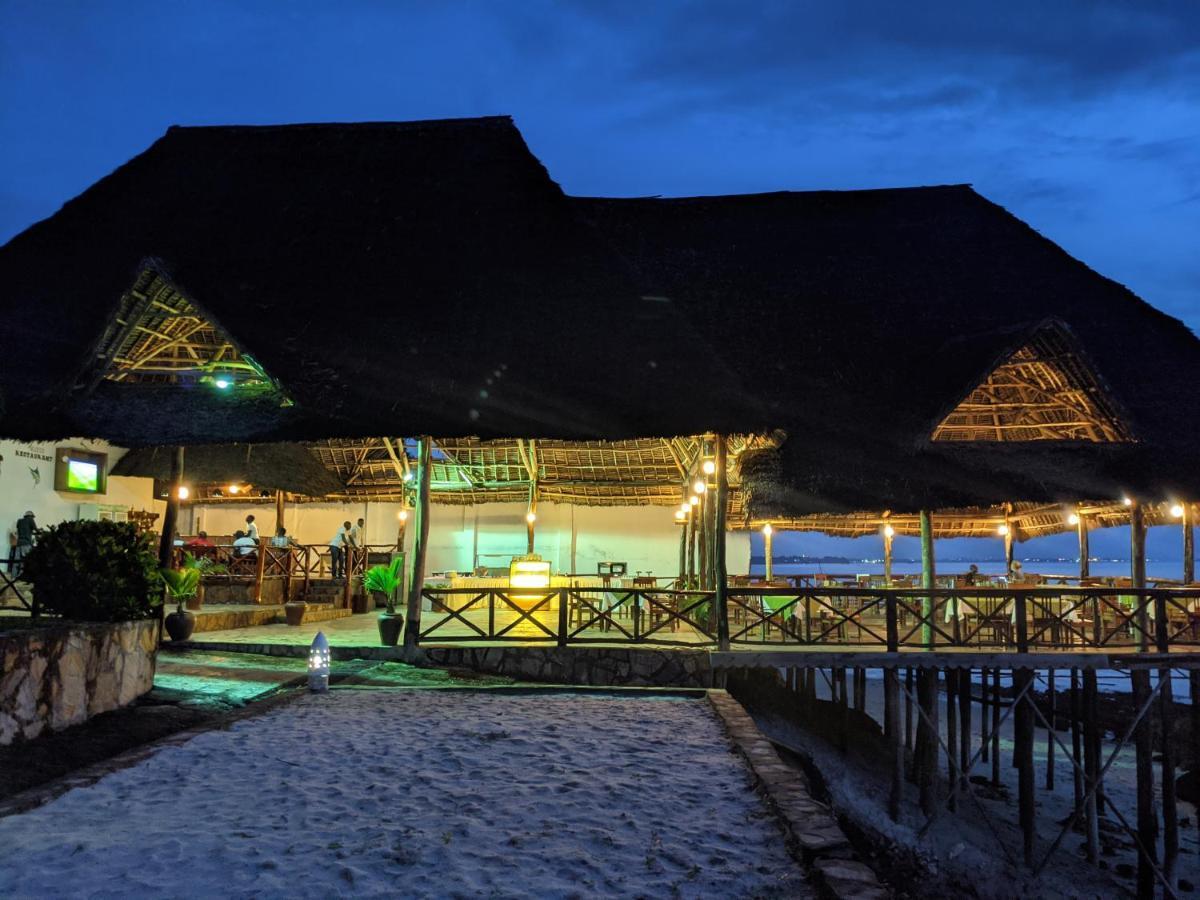 Amaan Ocean Hotel Kihinani Bububu 外观 照片