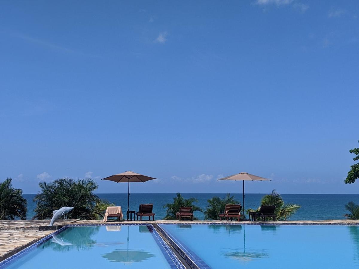 Amaan Ocean Hotel Kihinani Bububu 外观 照片