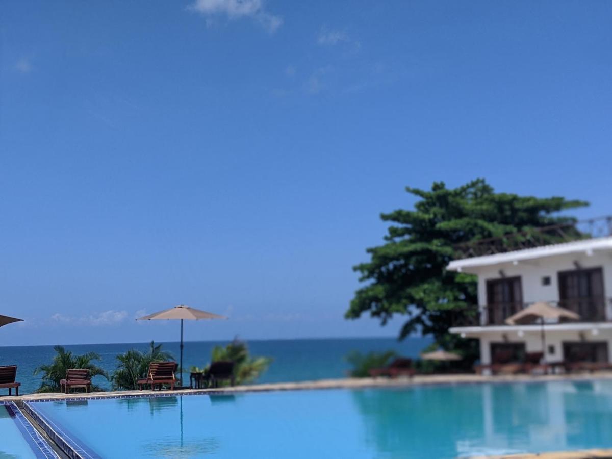 Amaan Ocean Hotel Kihinani Bububu 外观 照片