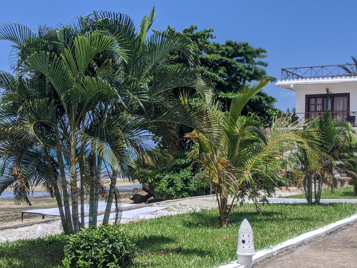 Amaan Ocean Hotel Kihinani Bububu 外观 照片