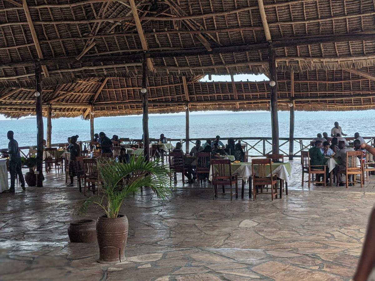 Amaan Ocean Hotel Kihinani Bububu 外观 照片