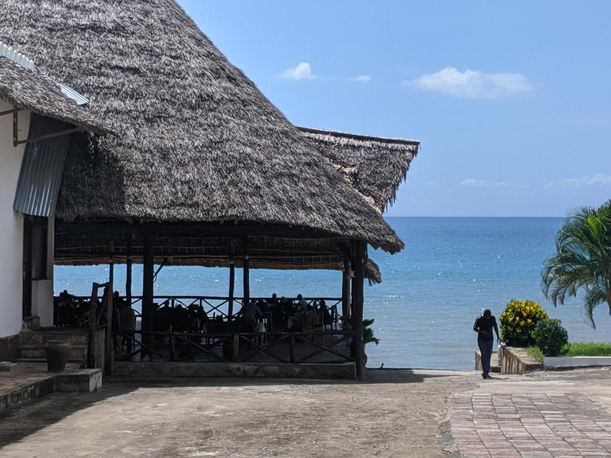 Amaan Ocean Hotel Kihinani Bububu 外观 照片