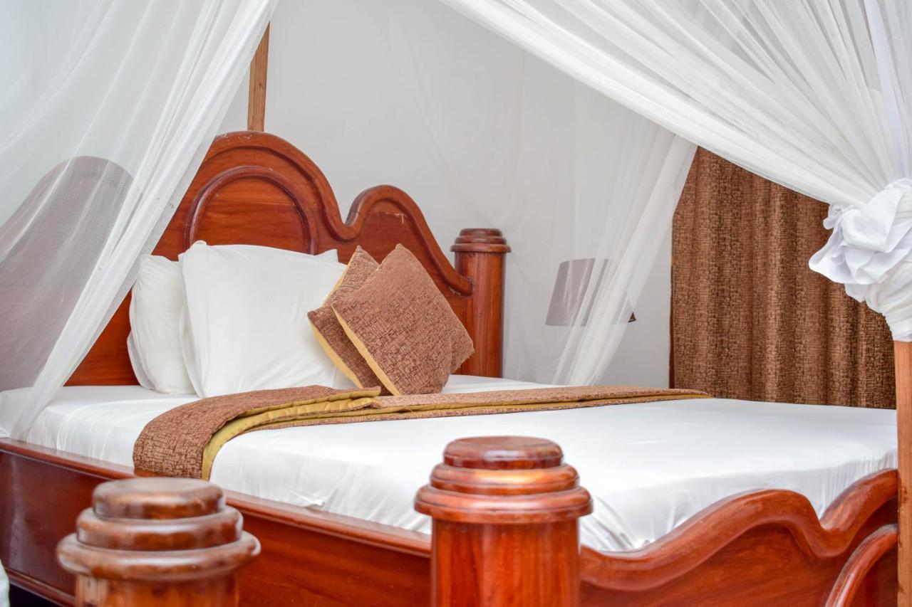 Amaan Ocean Hotel Kihinani Bububu 外观 照片