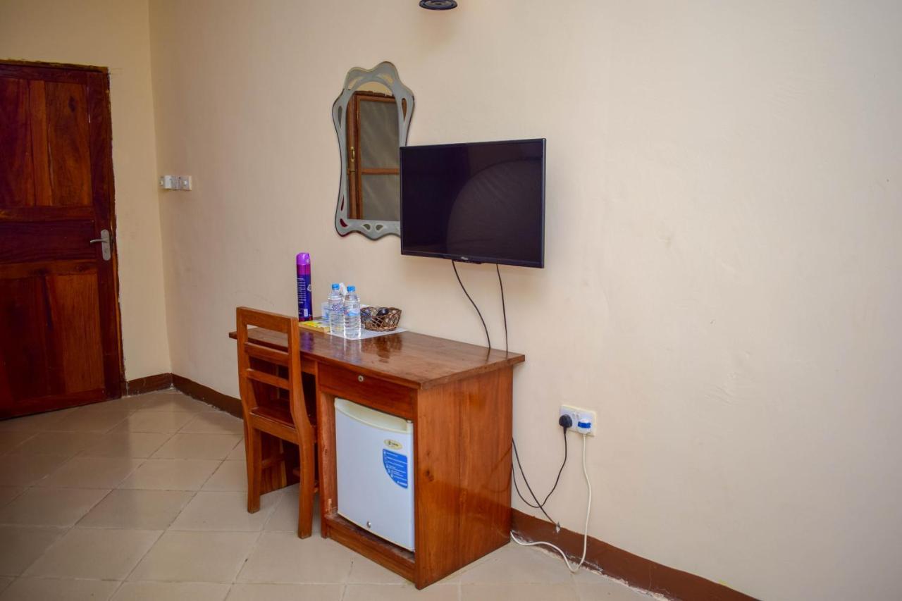 Amaan Ocean Hotel Kihinani Bububu 外观 照片
