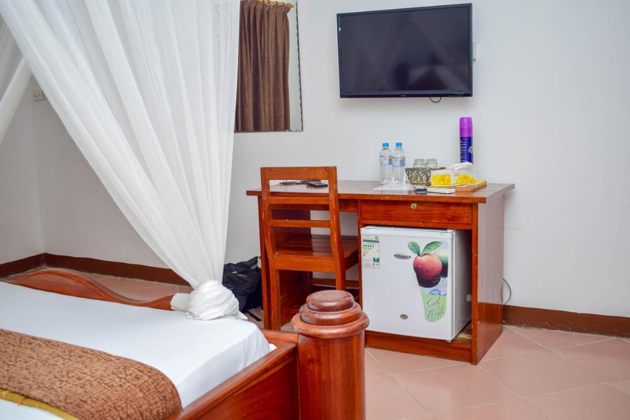 Amaan Ocean Hotel Kihinani Bububu 外观 照片