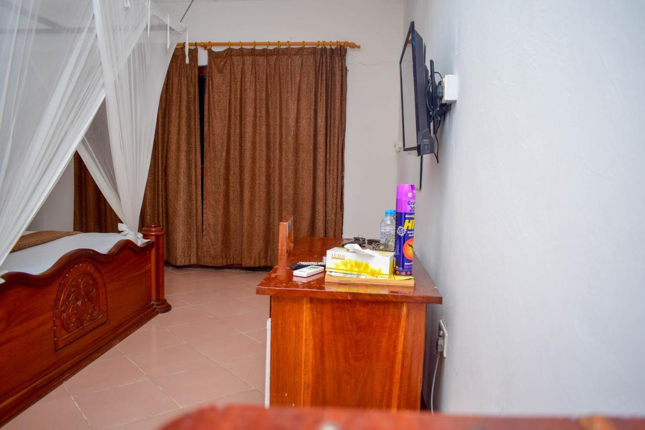 Amaan Ocean Hotel Kihinani Bububu 外观 照片