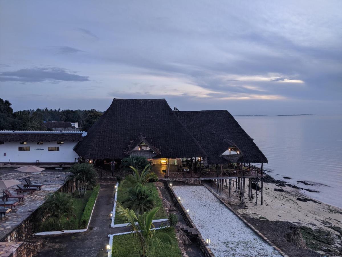 Amaan Ocean Hotel Kihinani Bububu 外观 照片