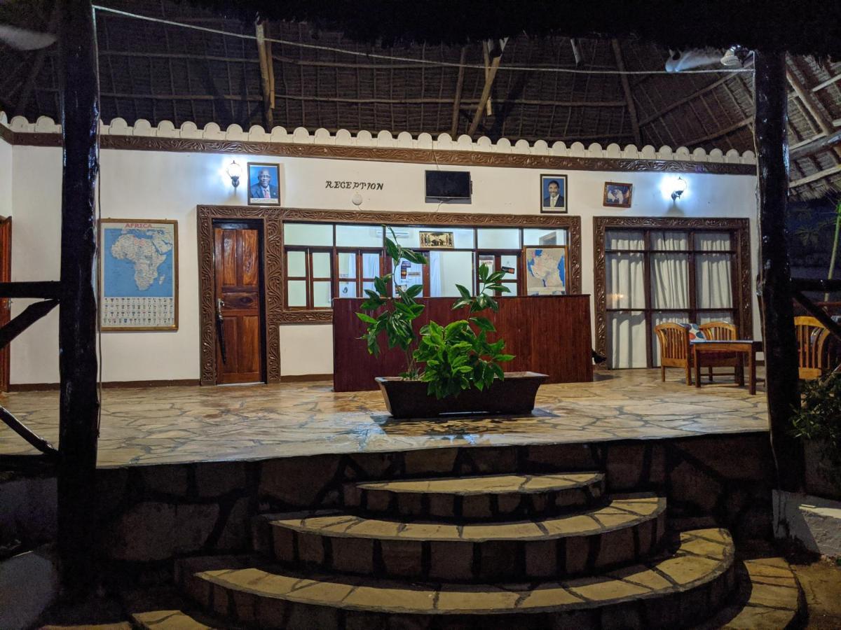 Amaan Ocean Hotel Kihinani Bububu 外观 照片