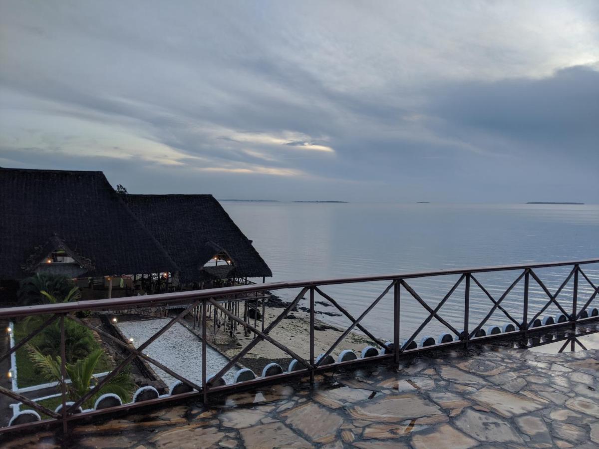 Amaan Ocean Hotel Kihinani Bububu 外观 照片
